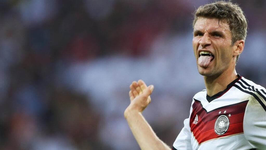 Thomas Muller_vyplazený jazyk